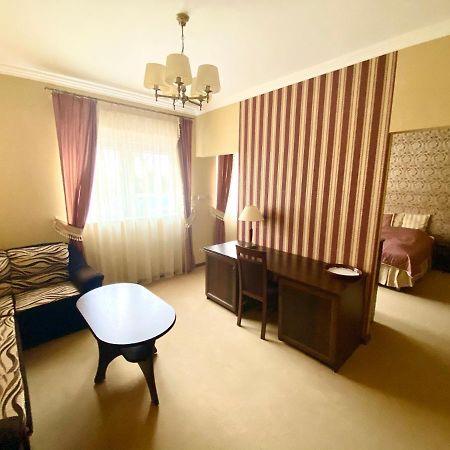 Hotel Przy Debach Stargard Szczeciński Esterno foto