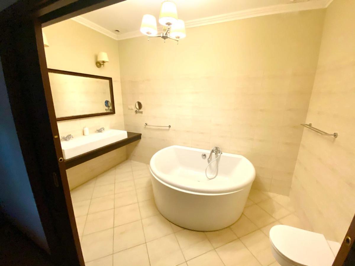 Hotel Przy Debach Stargard Szczeciński Esterno foto